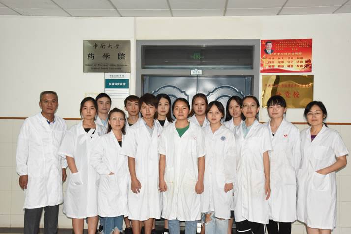 大创师生药公司合影20180908-01